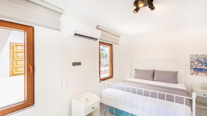 Image No.16-2 Bed Townhouse for sale