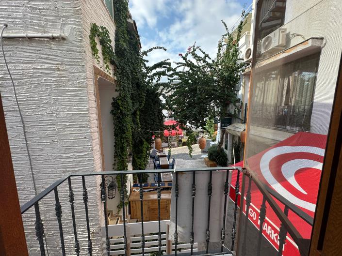 Image No.20-2 Bed Townhouse for sale