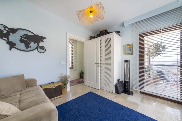 Image No.10-3 Bed Apartment for sale