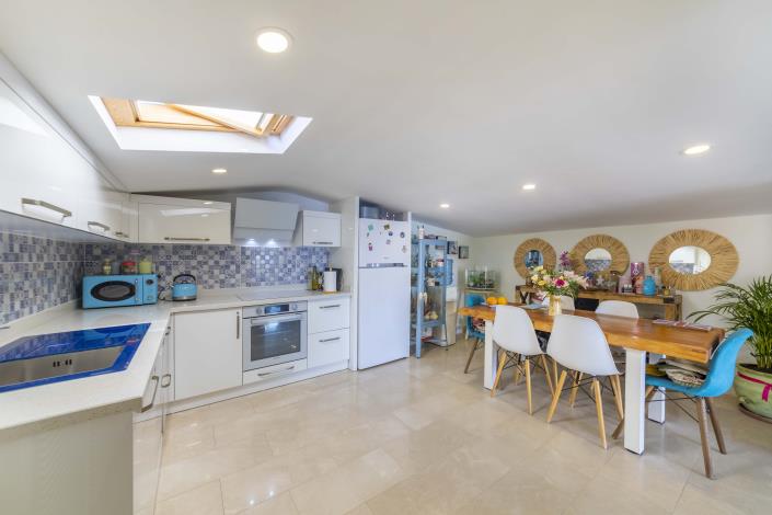 Image No.24-3 Bed Apartment for sale