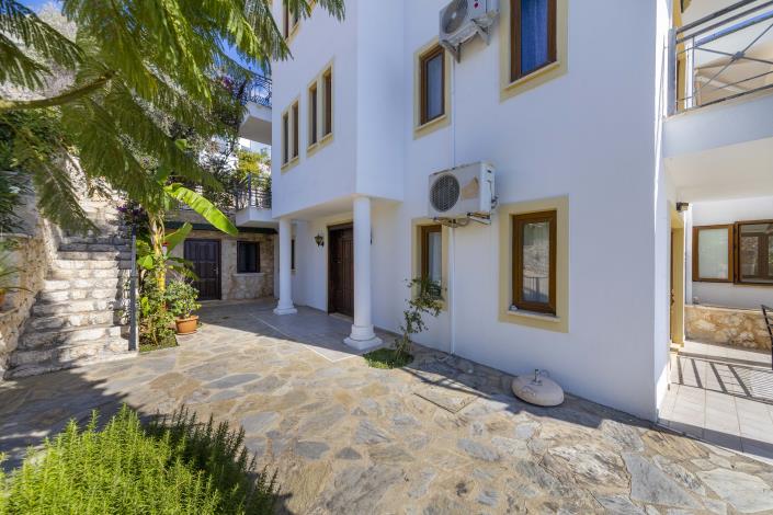 Image No.18-3 Bed Apartment for sale