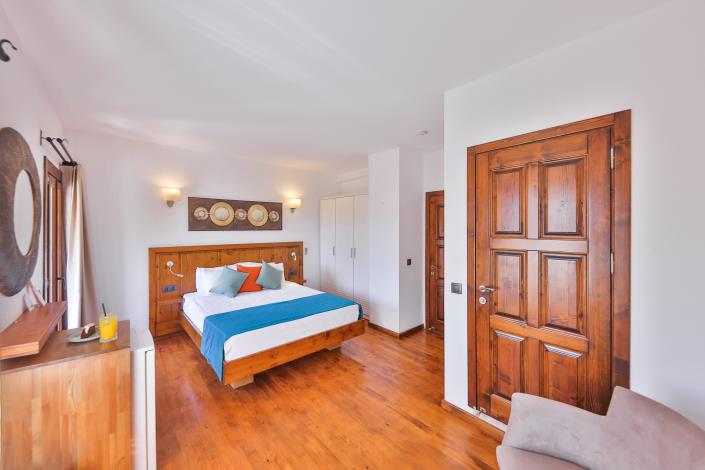 Image No.15-6 Bed Hotel for sale