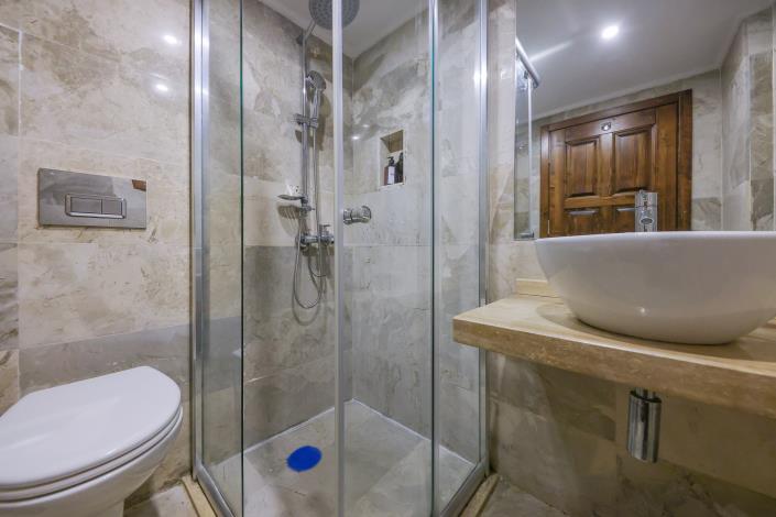 Image No.28-6 Bed Hotel for sale