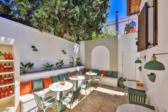 Image No.32-6 Bed Hotel for sale