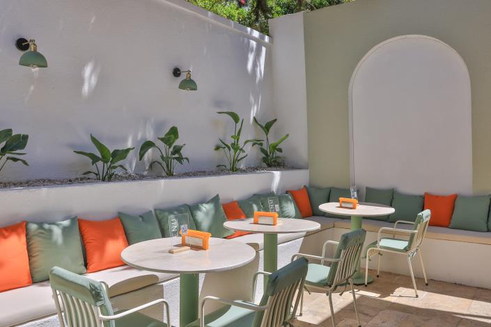 Image No.34-6 Bed Hotel for sale