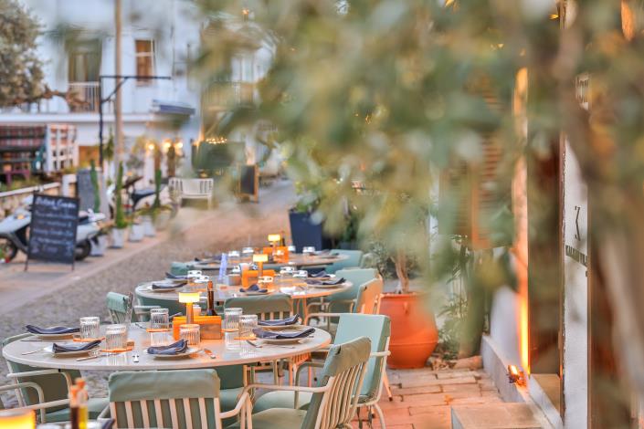 Image No.42-6 Bed Hotel for sale