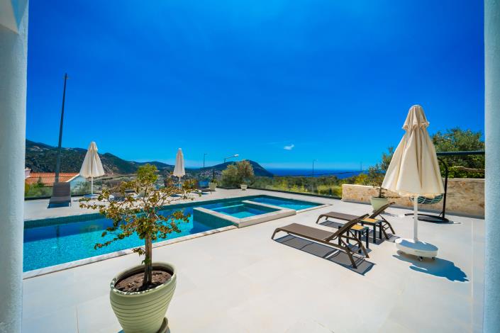 Image No.6-6 Bed Villa for sale