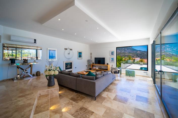 Image No.12-6 Bed Villa for sale