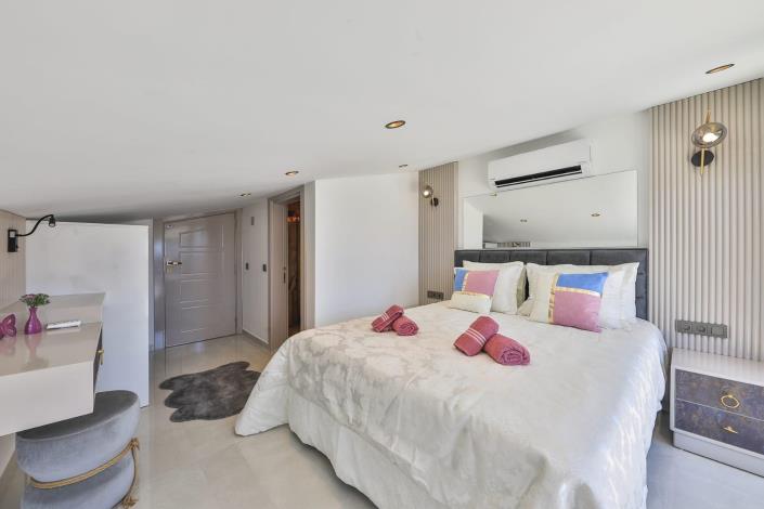 Image No.15-2 Bed Villa for sale