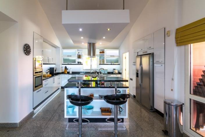 Image No.15-9 Bed Villa for sale