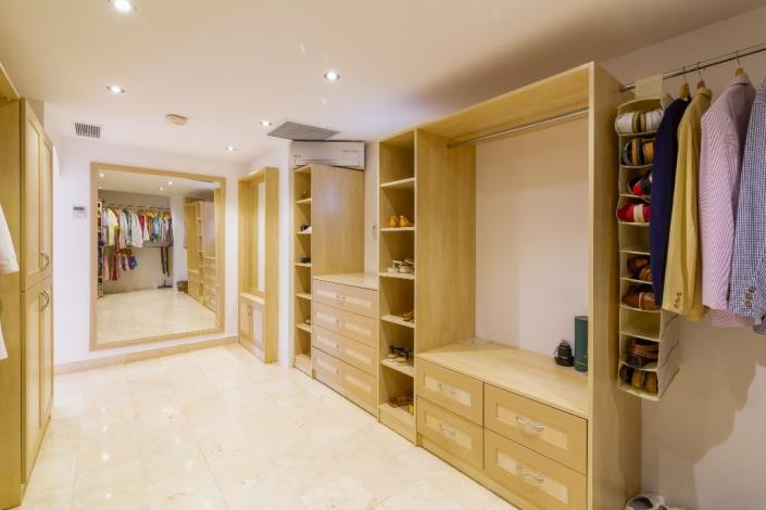 Image No.25-9 Bed Villa for sale