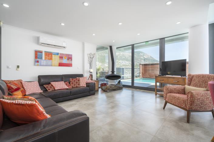 Image No.9-8 Bed Villa for sale