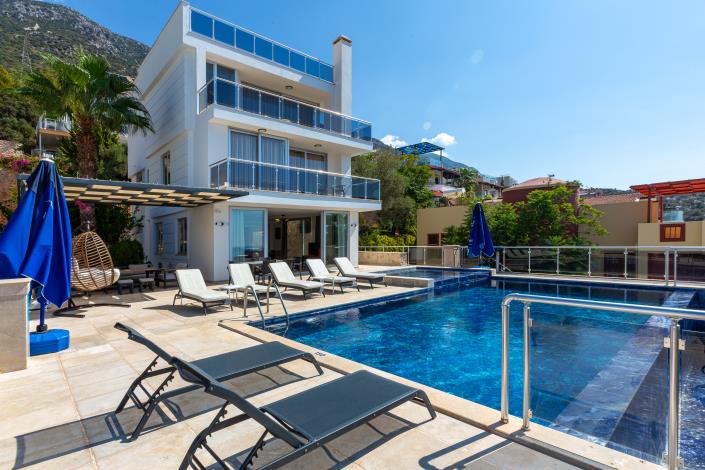 Image No.2-6 Bed Villa for sale