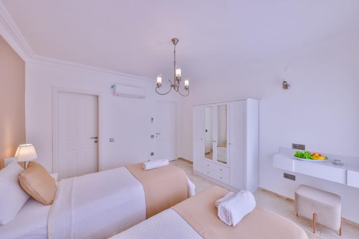 Image No.37-5 Bed Villa for sale