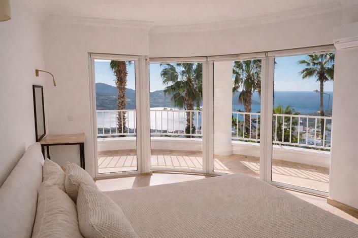 Image No.10-2 Bed Apartment for sale