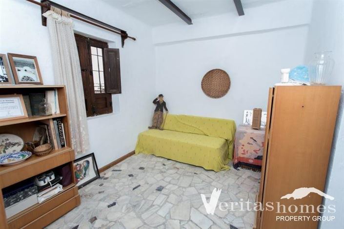 Image No.11-2 Bed Commercial for sale