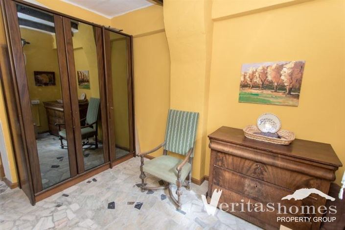 Image No.20-2 Bed Commercial for sale