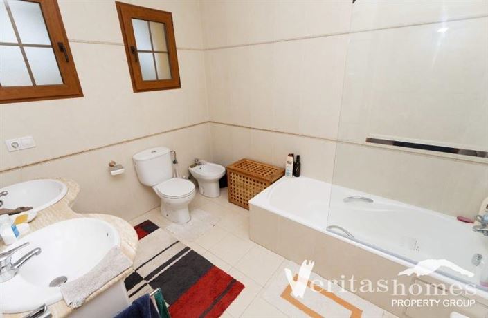 Image No.15-5 Bed Villa for sale