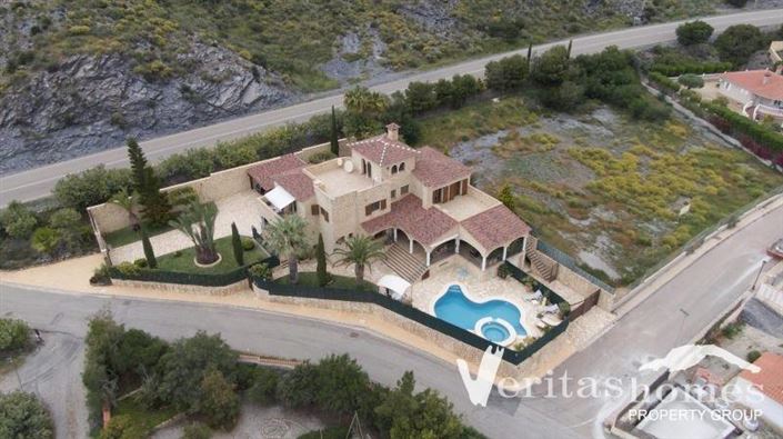 Image No.1-5 Bed Villa for sale