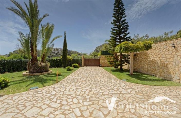 Image No.3-5 Bed Villa for sale
