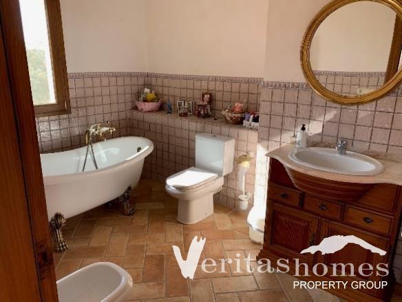 Image No.17-5 Bed Villa for sale