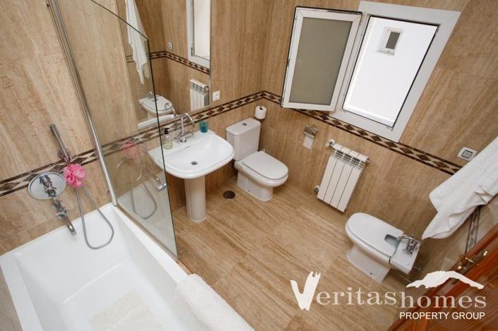 Image No.8-4 Bed Villa for sale