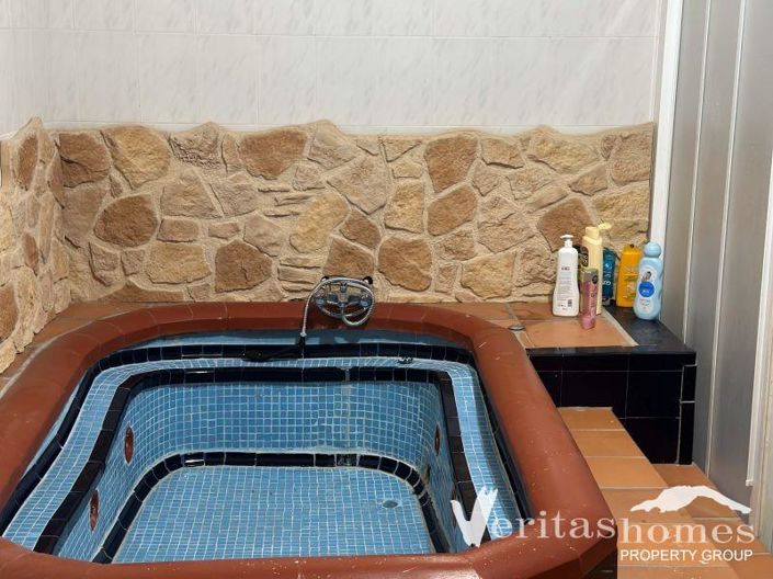 Image No.16-6 Bed Country House for sale