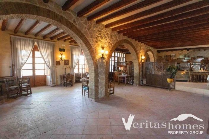 Image No.4-8 Bed Villa for sale