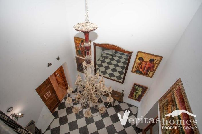 Image No.5-8 Bed Villa for sale