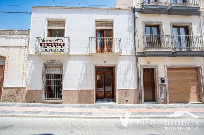 Image No.1-5 Bed Townhouse for sale