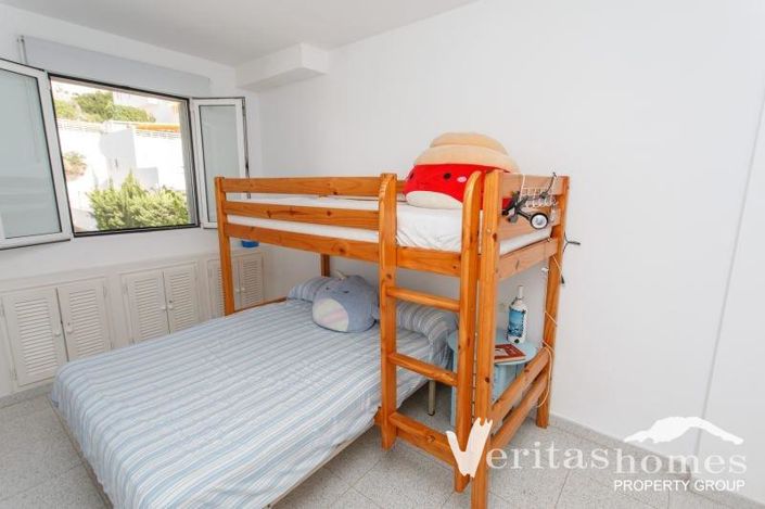 Image No.16-5 Bed Townhouse for sale