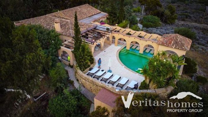 Image No.1-5 Bed Villa for sale