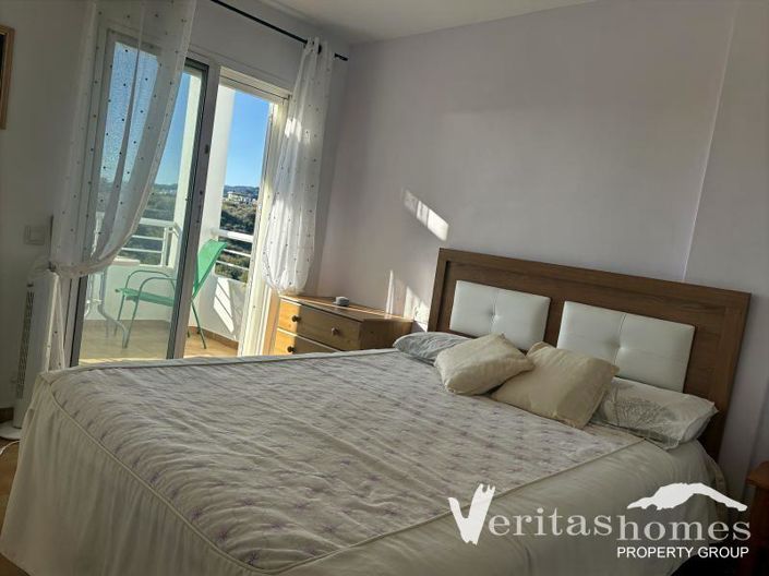 Image No.19-3 Bed Townhouse for sale