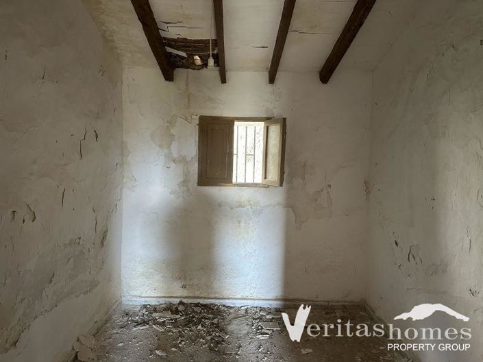 Image No.12-2 Bed Country House for sale