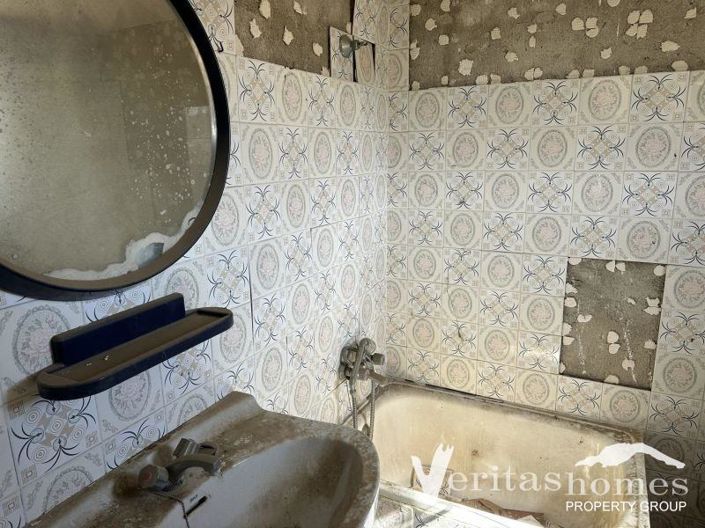 Image No.13-2 Bed Country House for sale
