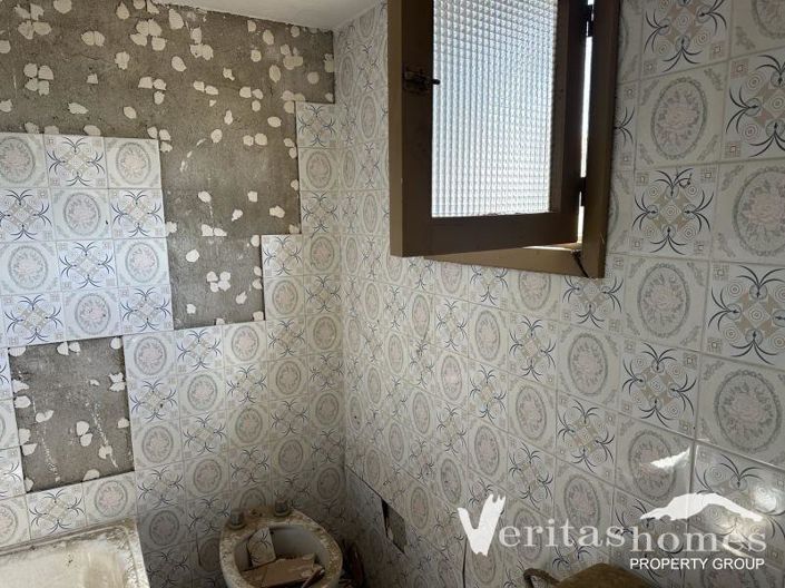 Image No.14-2 Bed Country House for sale