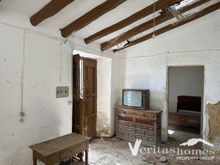 Image No.6-2 Bed Country House for sale
