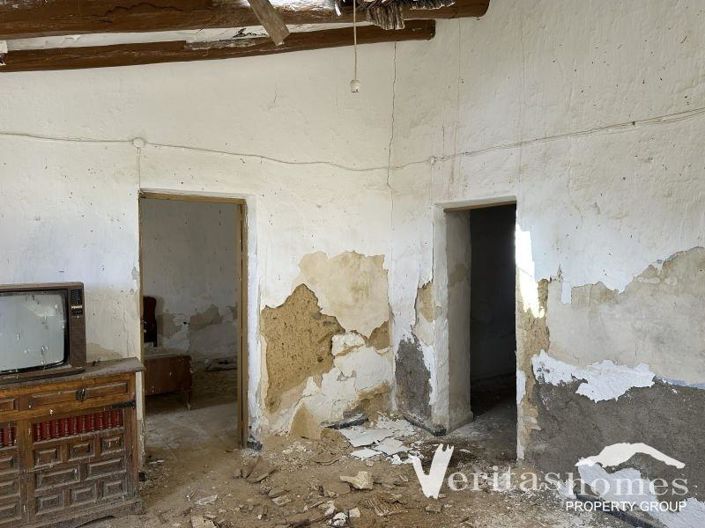 Image No.7-2 Bed Country House for sale