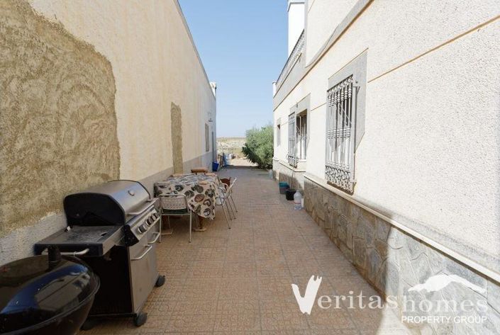 Image No.8-6 Bed Villa for sale