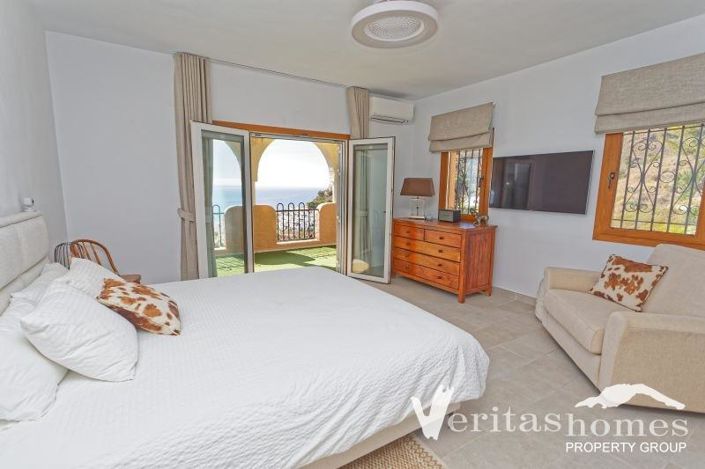 Image No.7-3 Bed Villa for sale