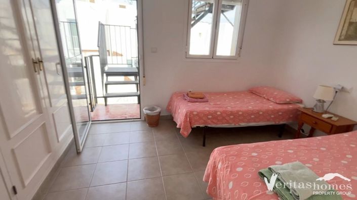 Image No.19-2 Bed Townhouse for sale