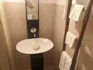 10-elxisathomeingreecechios-bathroom-4-s