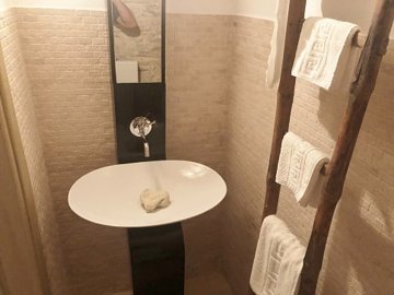 10-elxisathomeingreecechios-bathroom-4-s