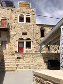 3-elxisathomeingreecechios-house-frontage-1-s