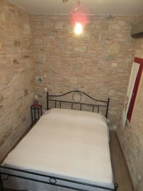 8-elxisathomeingreecechios-bedroom-b-s