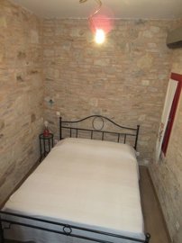 8-elxisathomeingreecechios-bedroom-b-s