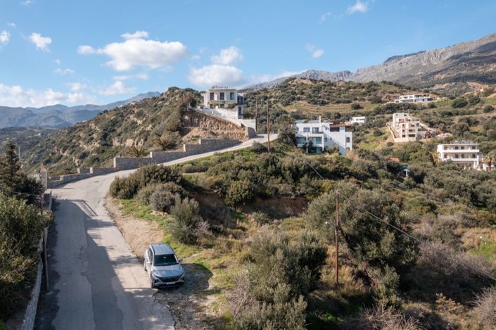 Image No.8-3 Bed Land for sale