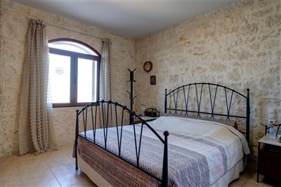 elxis-at-home-in-greece-crete-stone-house-33