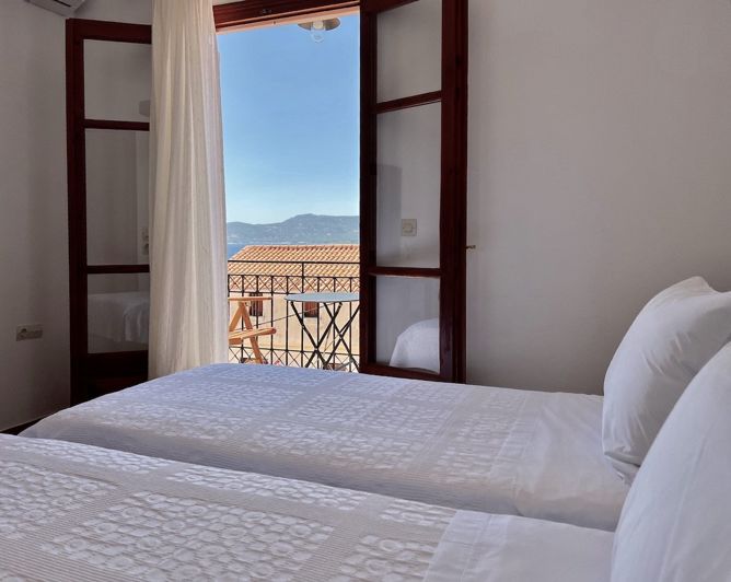 Image No.10-14 Bed Townhouse for sale