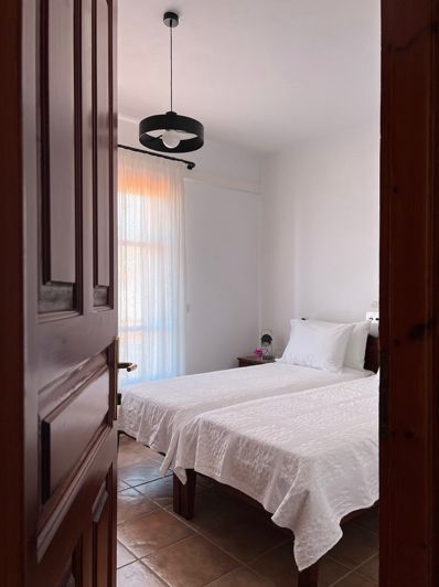 Image No.9-14 Bed Townhouse for sale